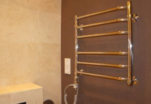 Установка электрического полотенцесушителя в ванной в Орехово-Зуево